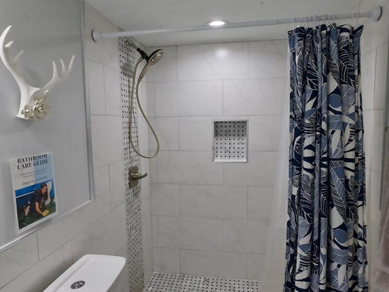Charming, Newly Renovated 1 Bed, 1 Ba, Free Parking * Washington
