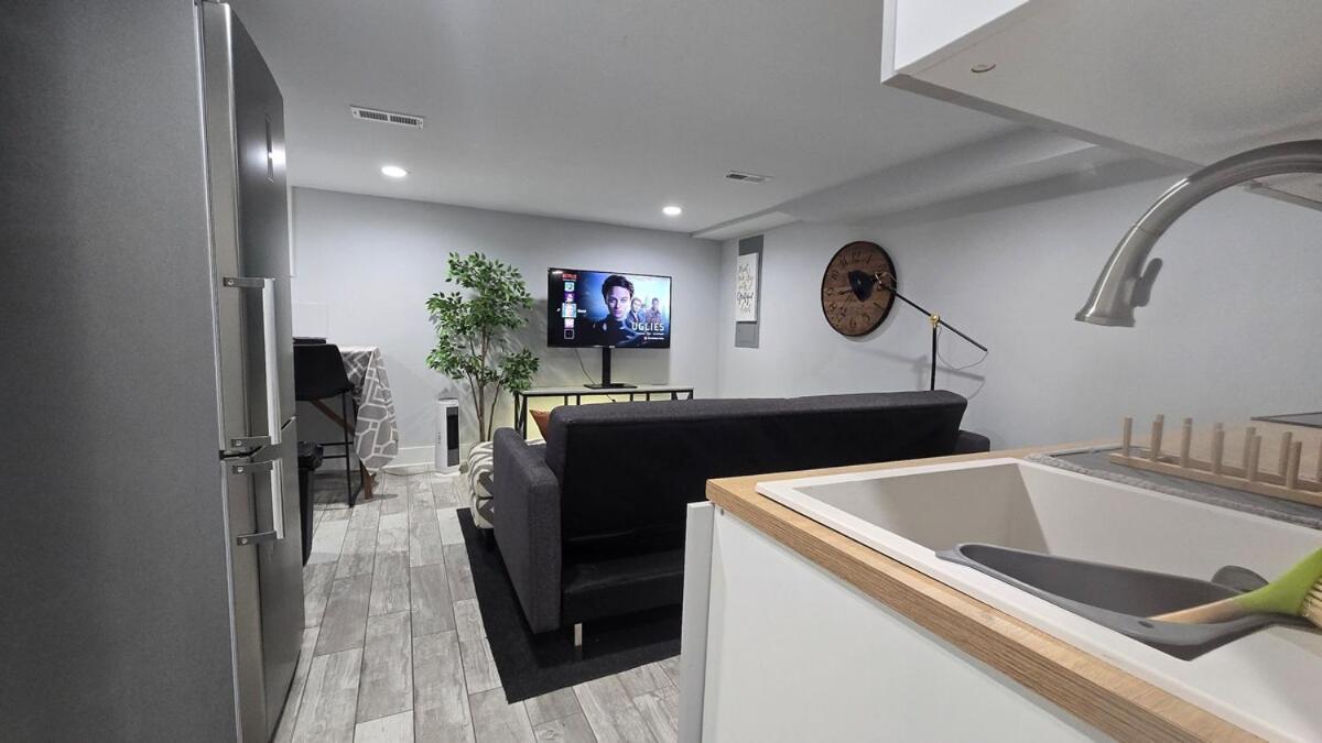 Apartment Charming, Newly Renovated 1 Bed, 1 Ba, Free Parking *