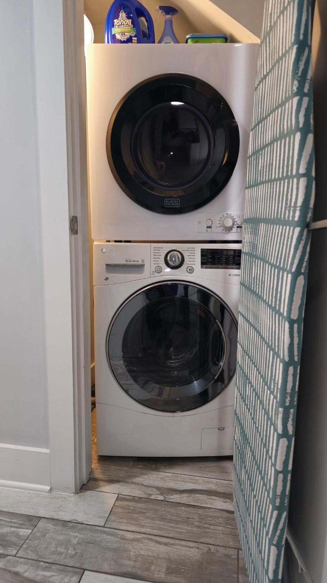 Apartment Charming, Newly Renovated 1 Bed, 1 Ba, Free Parking